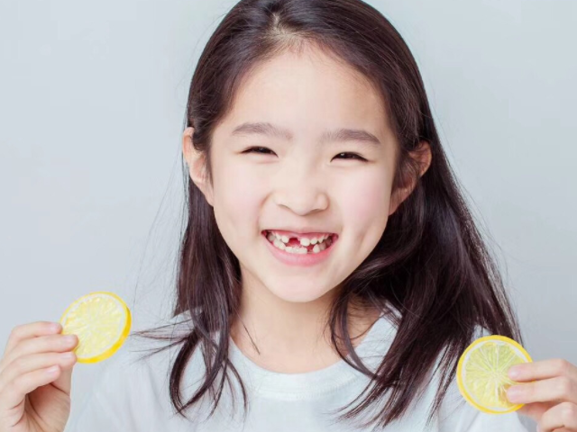 儿童换牙齿是很重要的过程