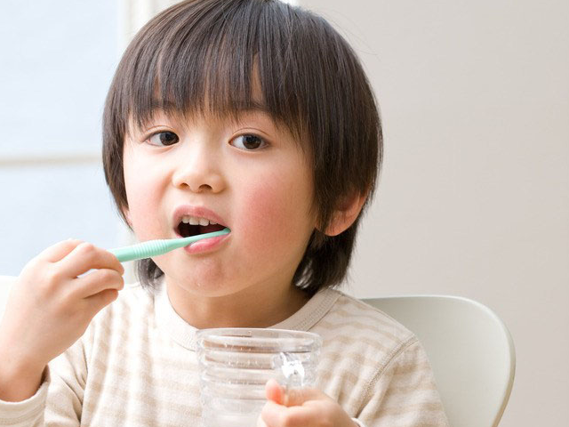 小孩要养成良好的刷牙习惯