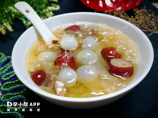桂圆红枣银耳汤