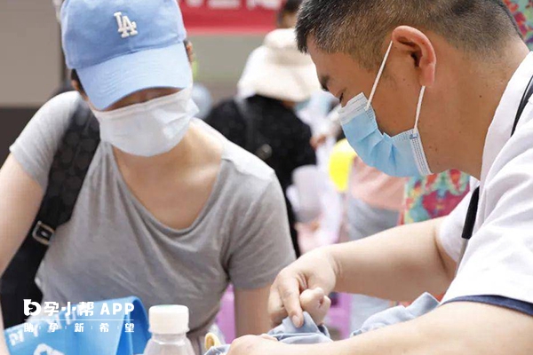 长臂异染质增加是多态性改变