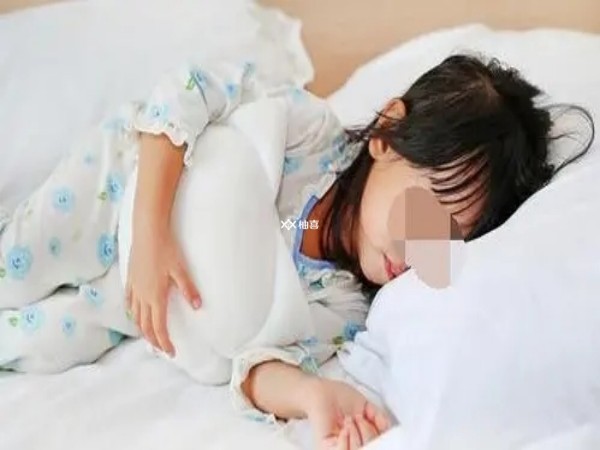 孩子跟老人睡觉有什么影响